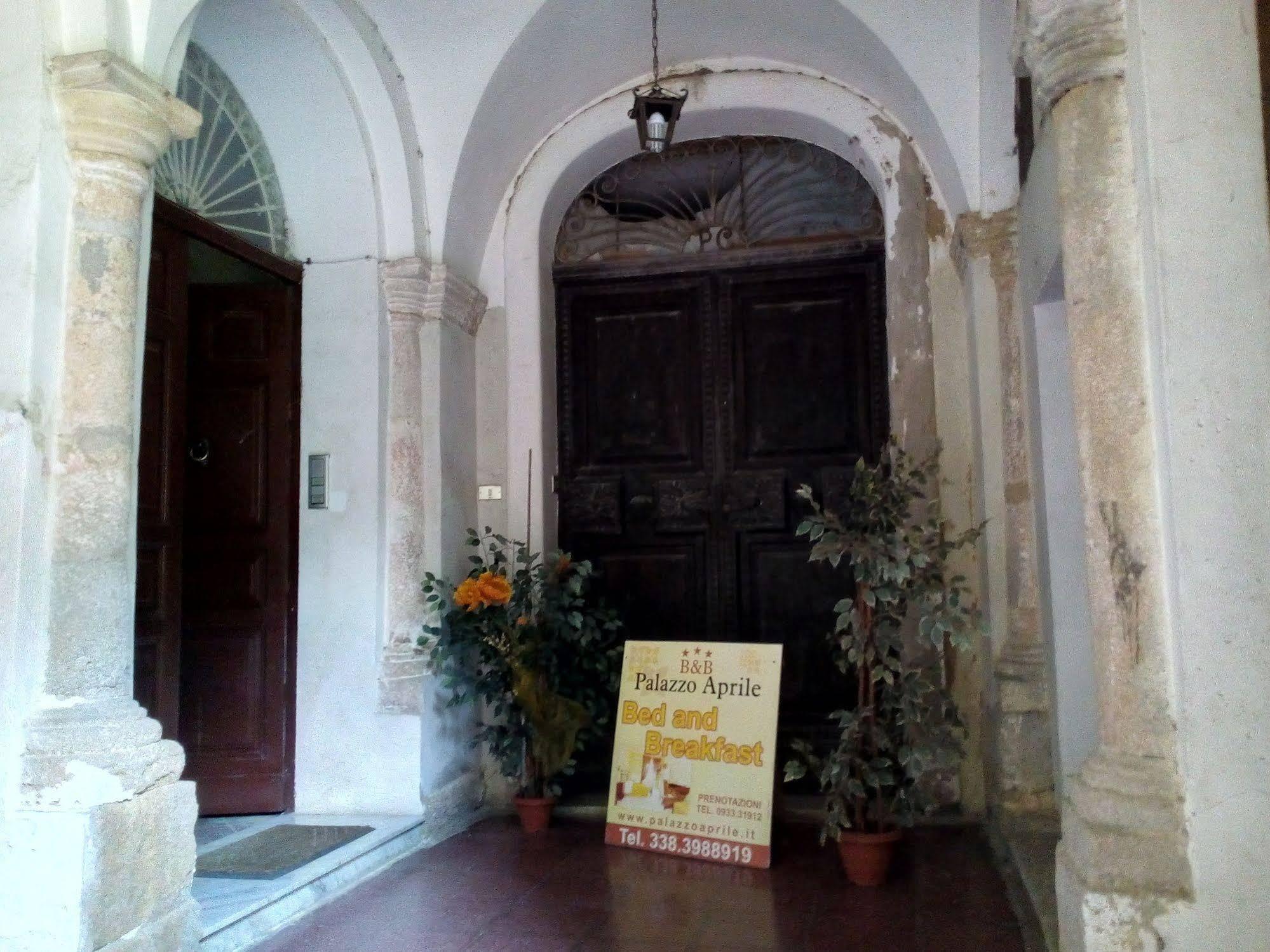 Palazzo Aprile Hotel Caltagirone Exterior foto